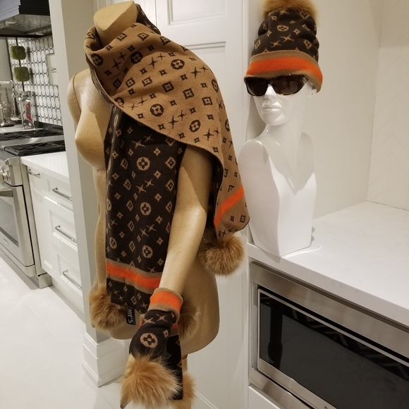 Mitchies Fur Pom 3 piece hat, scarf & gloves NWT - Picture 11 of 16